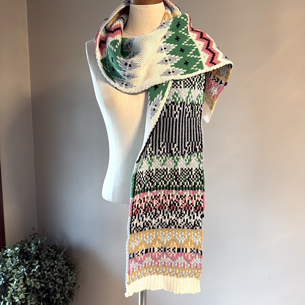 Very Colorful women’s Knit Scarf with Geometric Patterns!!!!